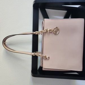 NWOT Elegant Michael Kors purse